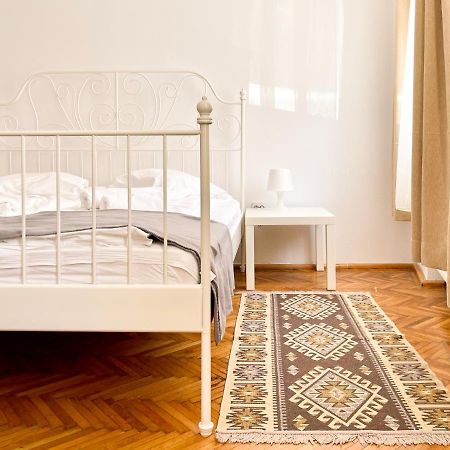 White Moon Apartment Брашов Екстериор снимка