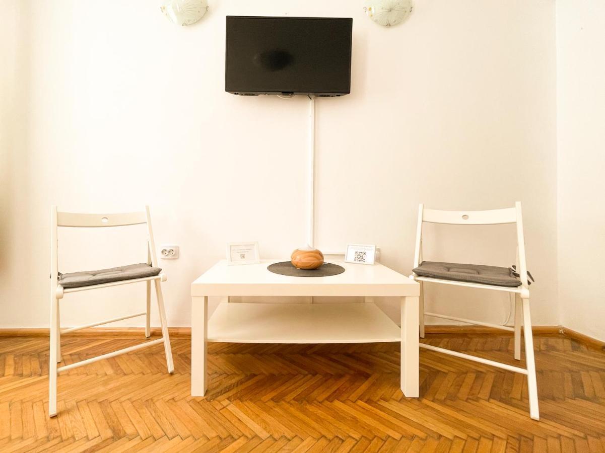 White Moon Apartment Брашов Екстериор снимка