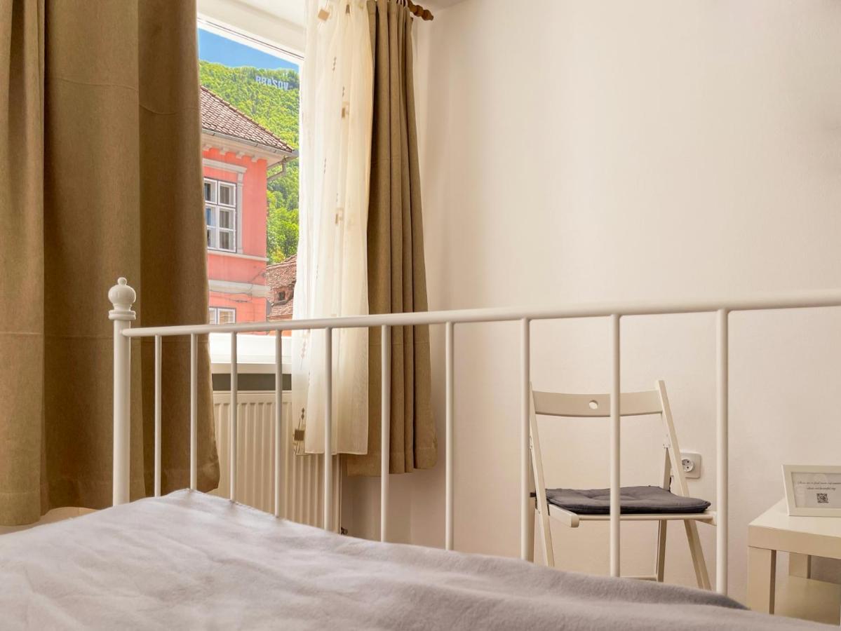 White Moon Apartment Брашов Екстериор снимка