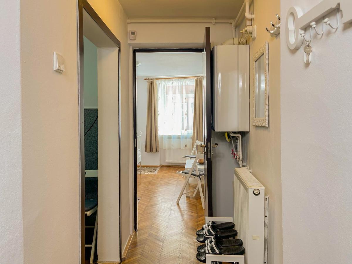 White Moon Apartment Брашов Екстериор снимка