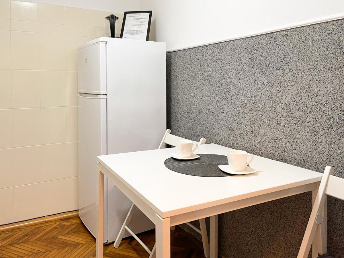 White Moon Apartment Брашов Екстериор снимка