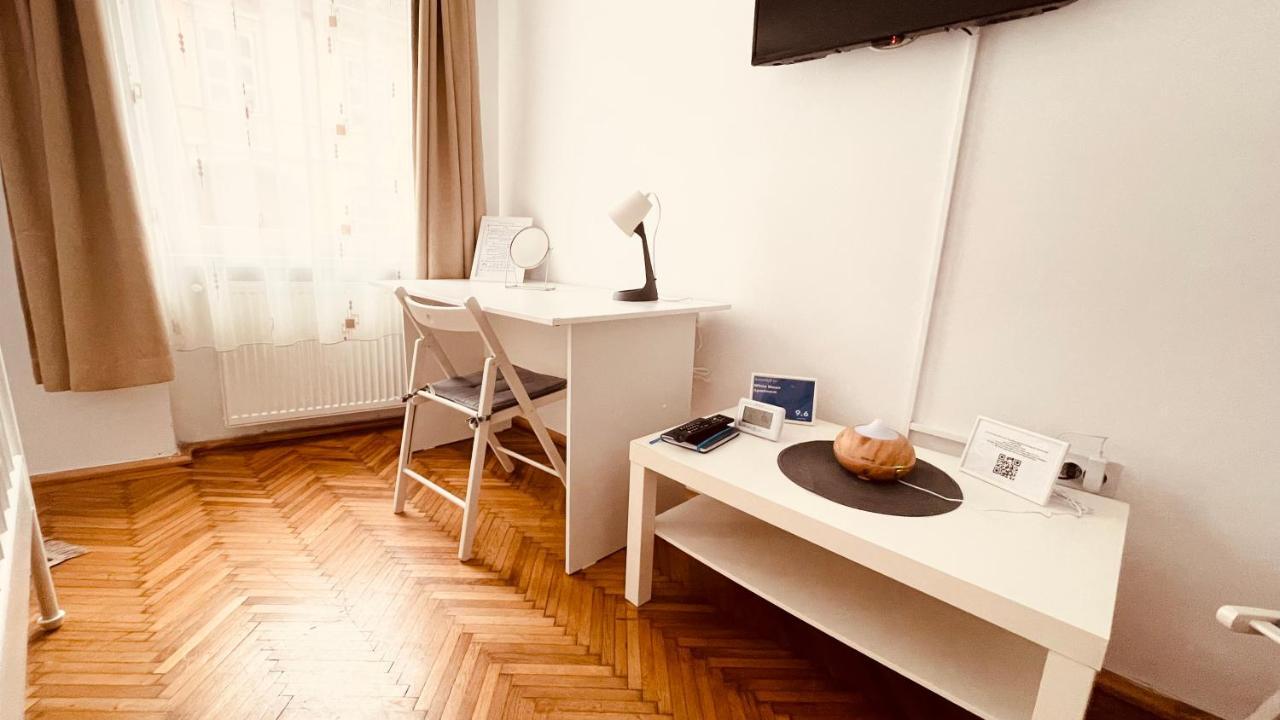 White Moon Apartment Брашов Екстериор снимка