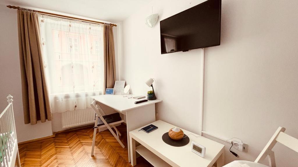 White Moon Apartment Брашов Екстериор снимка