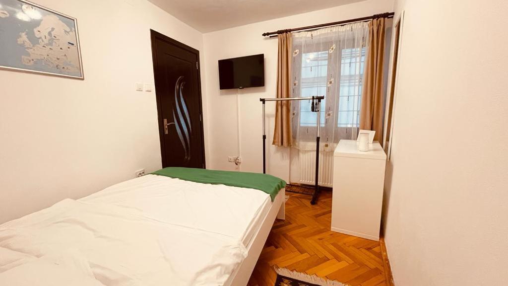 White Moon Apartment Брашов Екстериор снимка