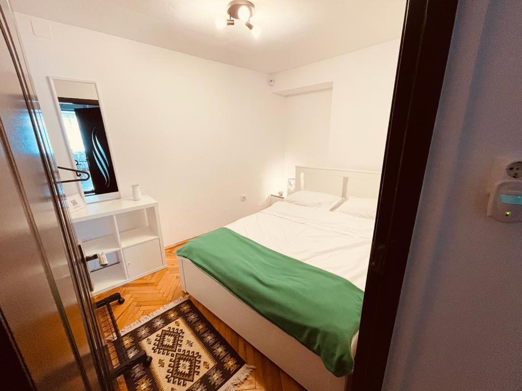 White Moon Apartment Брашов Екстериор снимка