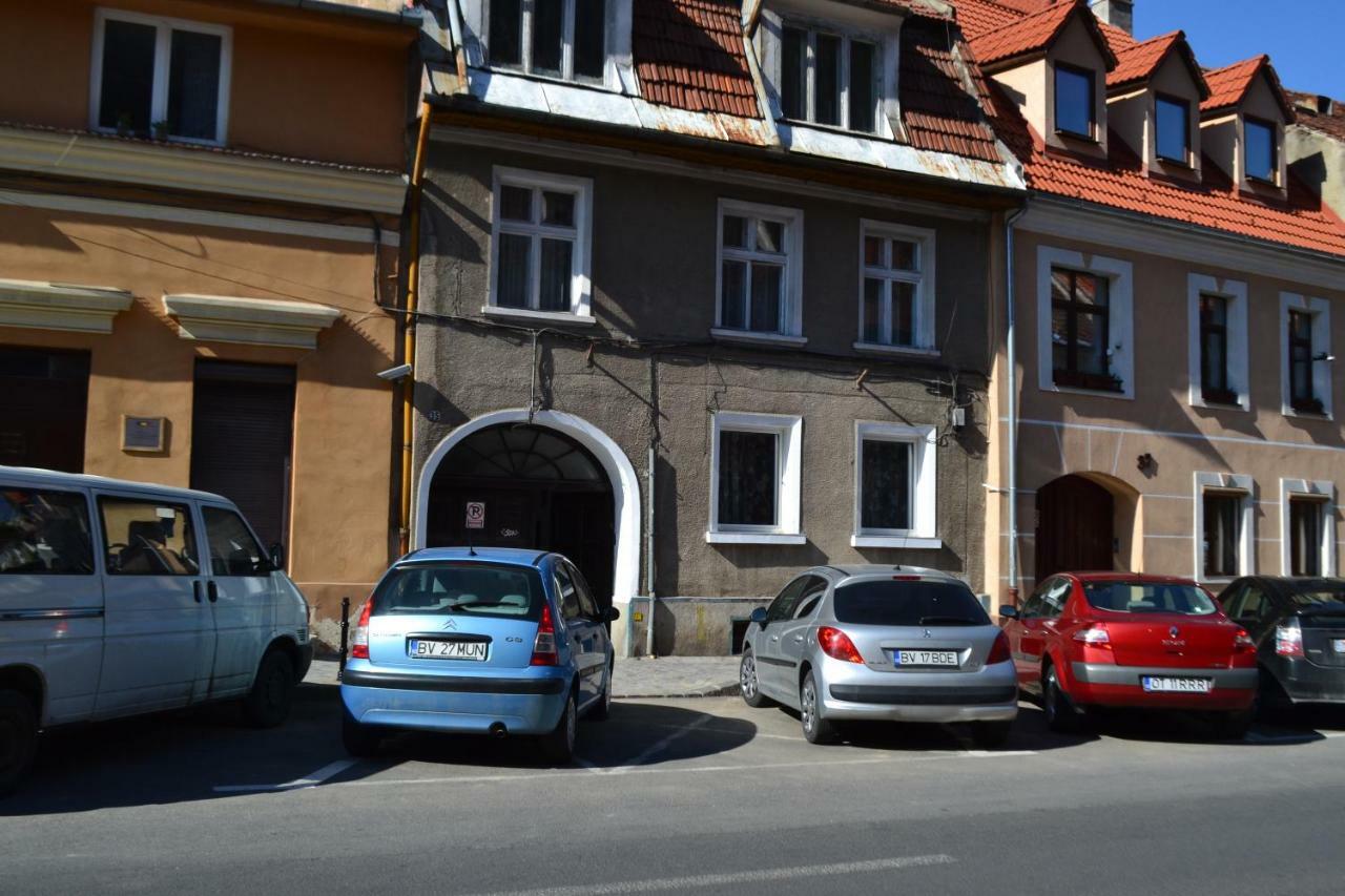 White Moon Apartment Брашов Екстериор снимка